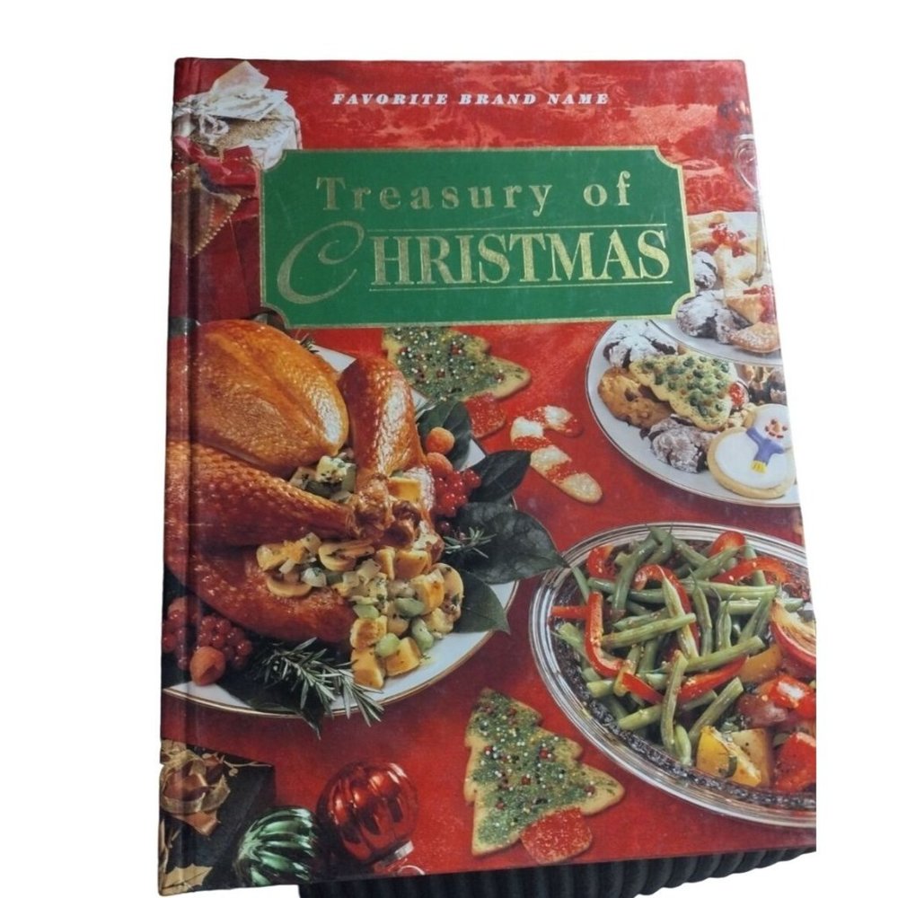 Hardback Favorite Brand Name Treasury of Christmas Cookbook
